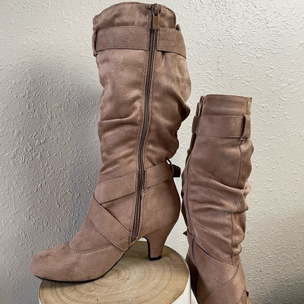 Forever Brown Soft Suede Heeled Boots Size 7.5 EUC - Picture 6 of 7
